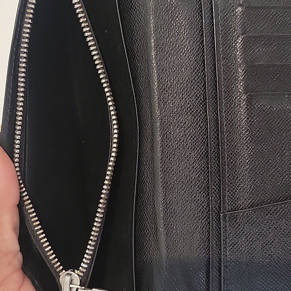 AUTHENTIC LOUIS VUITTON WALLET - Picture 7 of 9